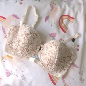 NWT Victoria’s Secret very sexy lined balconet cream nude bra
